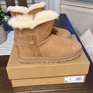 UGG Tan Ankle Boots with Cream Fur